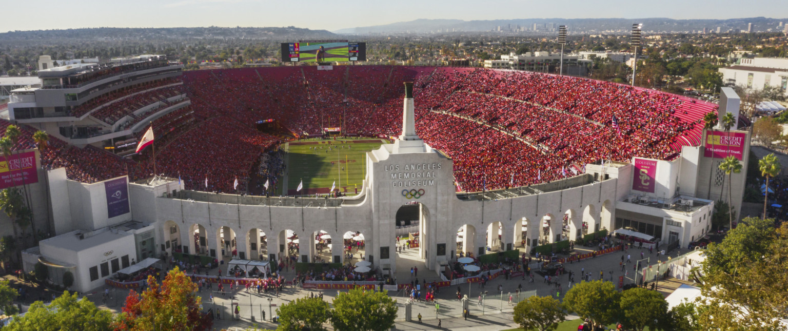 Los Angeles Memorial Coliseum on X: Support your Los Angeles Rams! Between  now and Monday, Feb 4th, head down to the Coliseum between 9-5 to visit the Team  Store and purchase exclusive